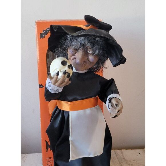 Vintage Halloween witch AS IS skull figure scary prop home decor - Picture 3 of 14